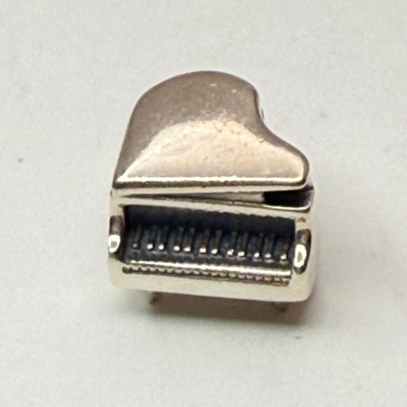 Pandora Grand Piano Charm – Retired S925 ALE